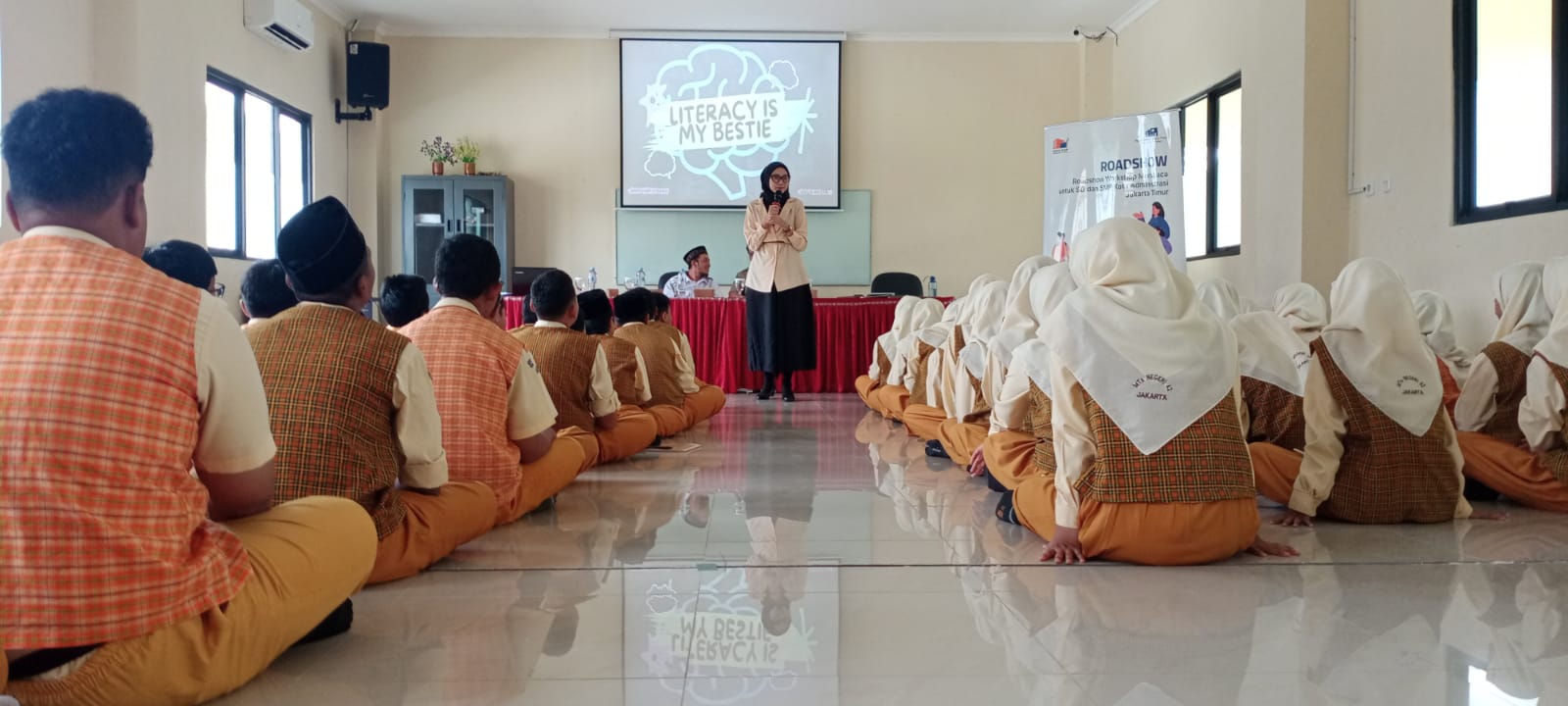 Roadshow Workshop Membaca Ke MTs Negeri 42 Jakarta